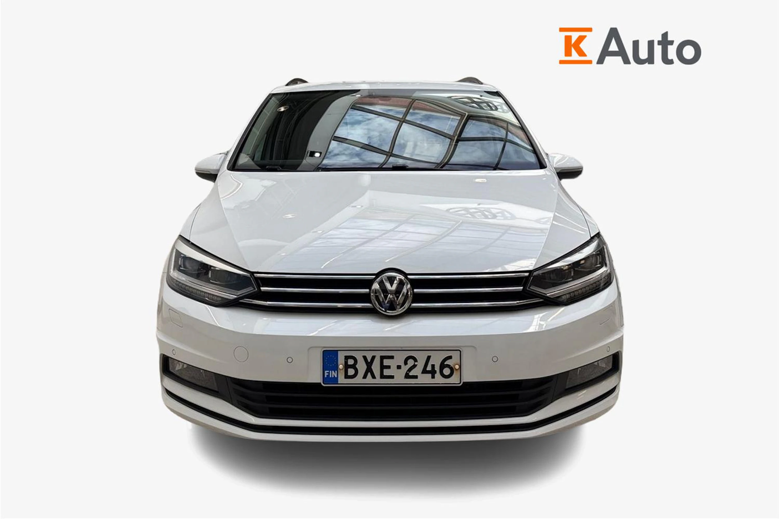 valkoinen Volkswagen Touran 2019 kuva 4.