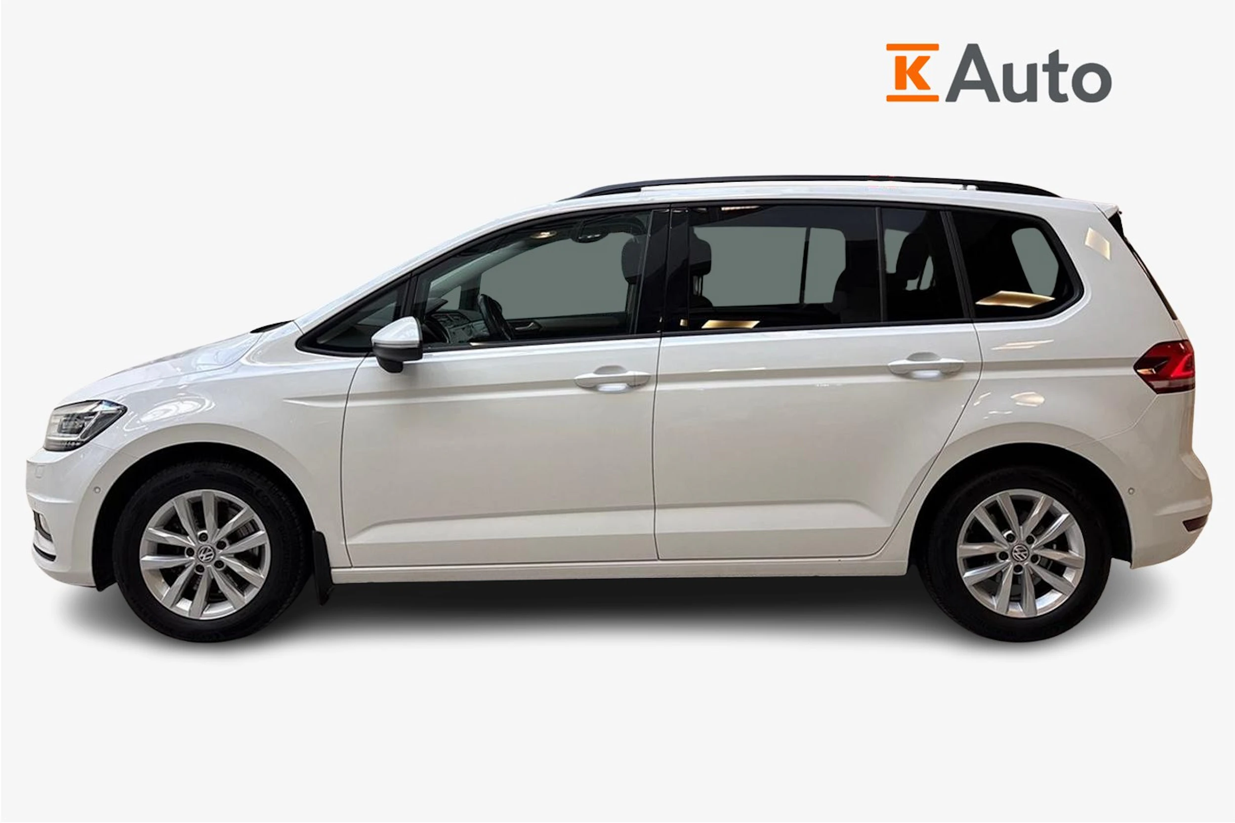 valkoinen Volkswagen Touran 2019 kuva 5.