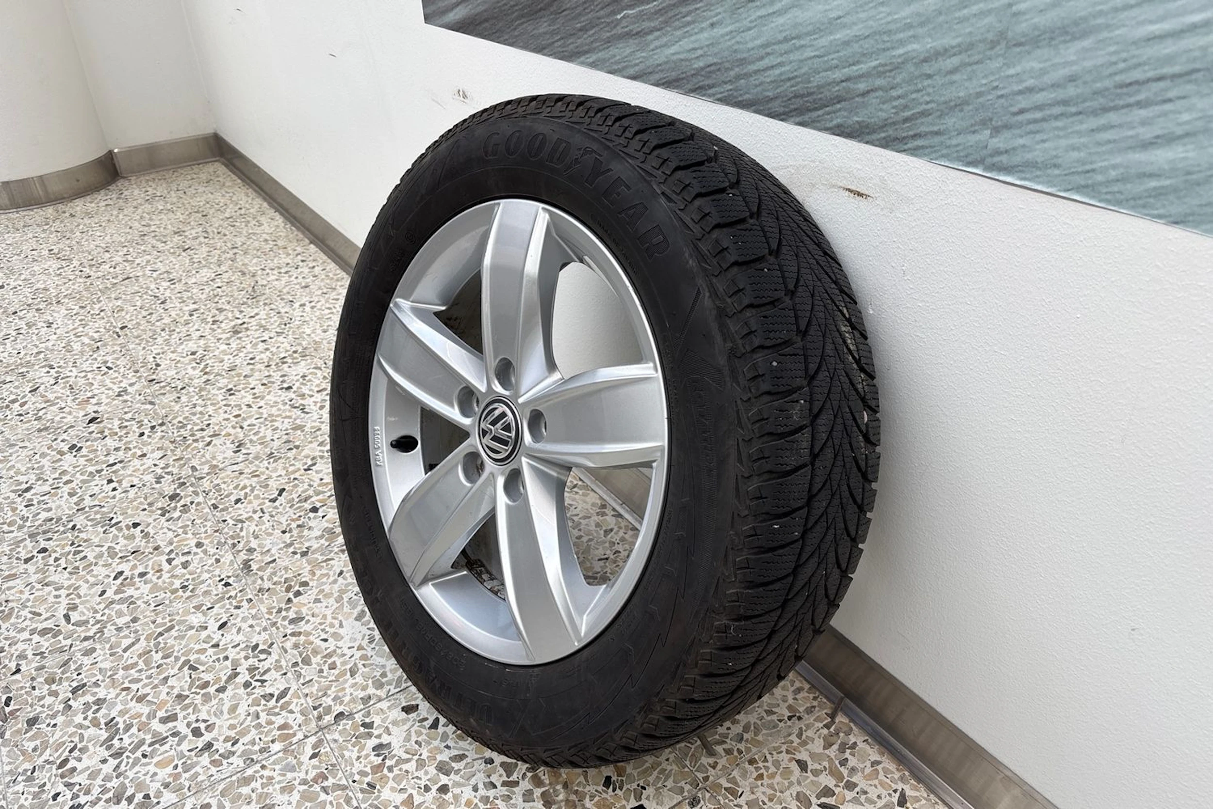 valkoinen Volkswagen Touran 2019 kuva 10.