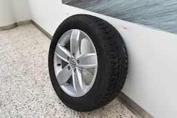 valkoinen Volkswagen Touran 2019 kuva 10.