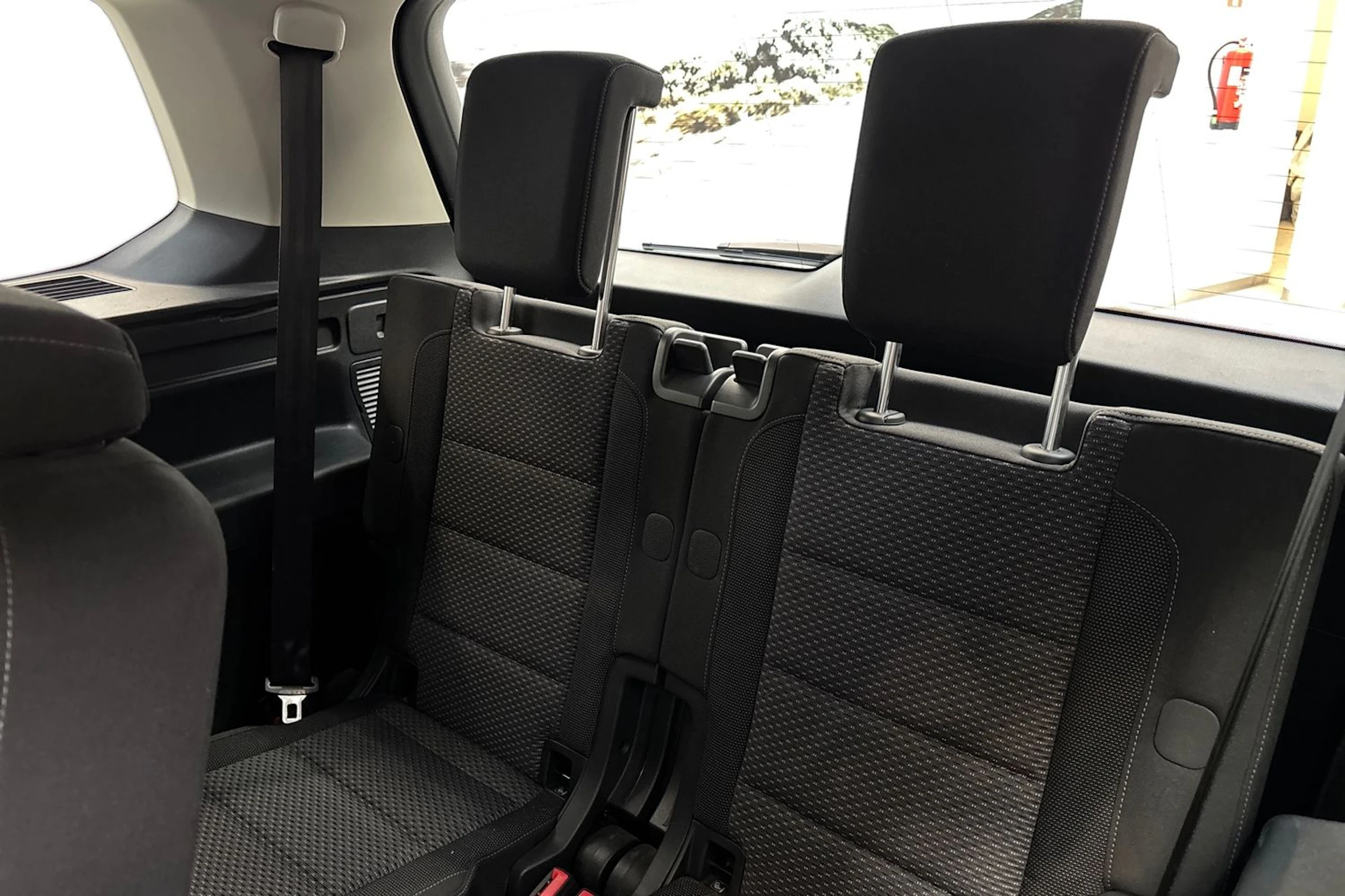 valkoinen Volkswagen Touran 2019 kuva 14.