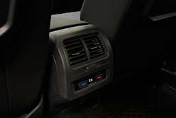 valkoinen Volkswagen Touran 2019 kuva 15.