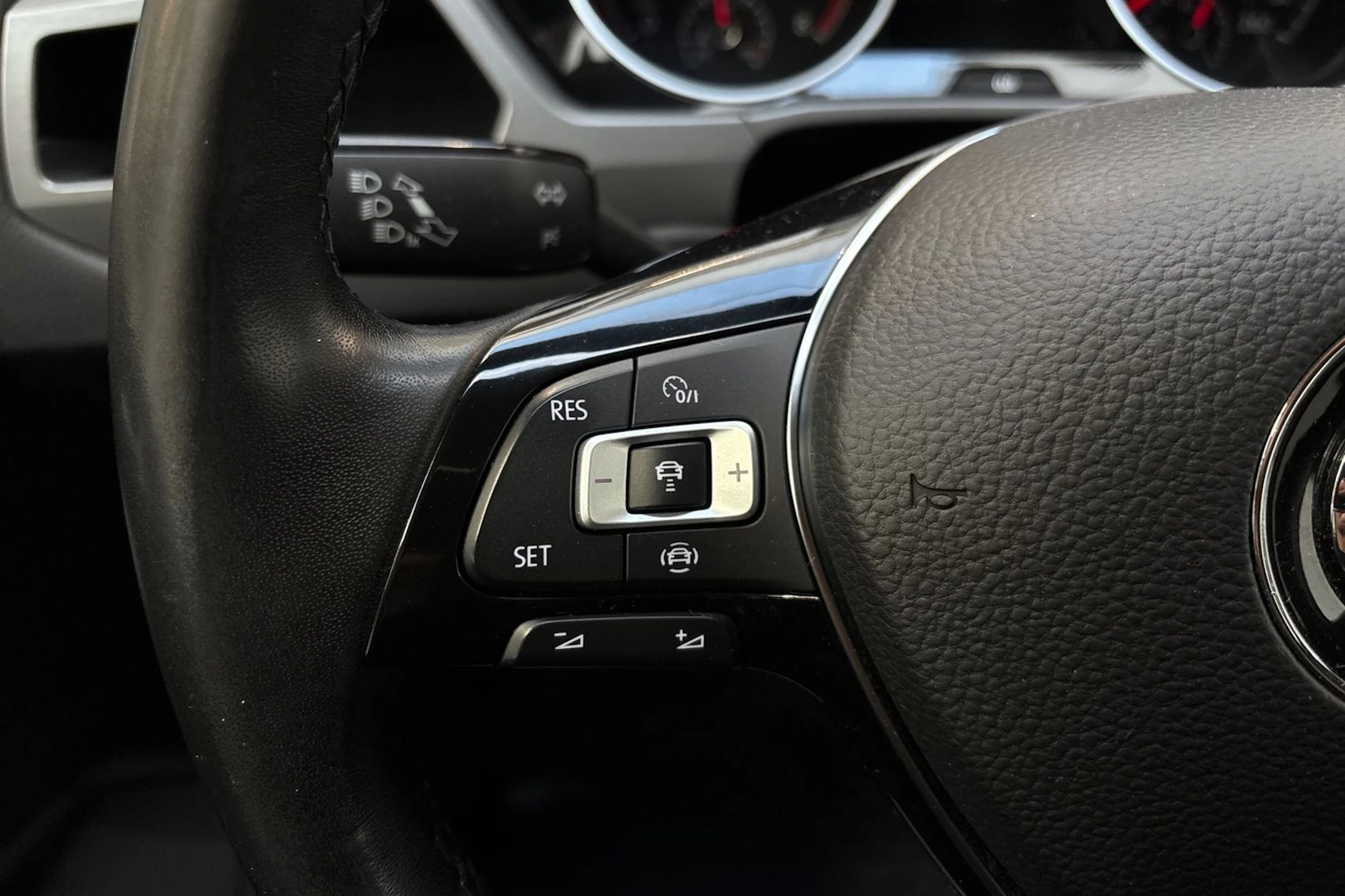 valkoinen Volkswagen Touran 2019 kuva 17.