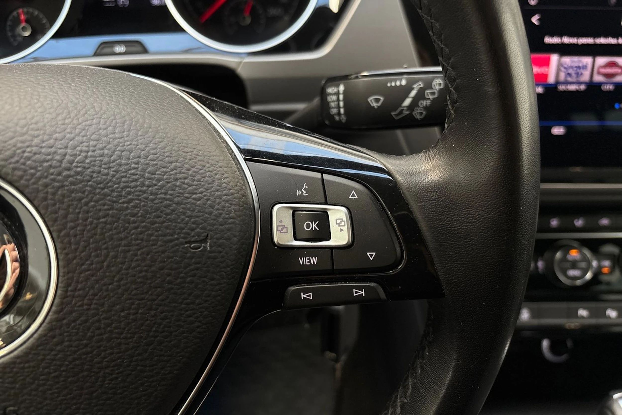 valkoinen Volkswagen Touran 2019 kuva 18.