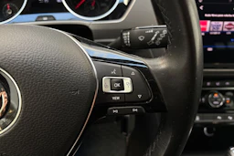 valkoinen Volkswagen Touran 2019 kuva 18.