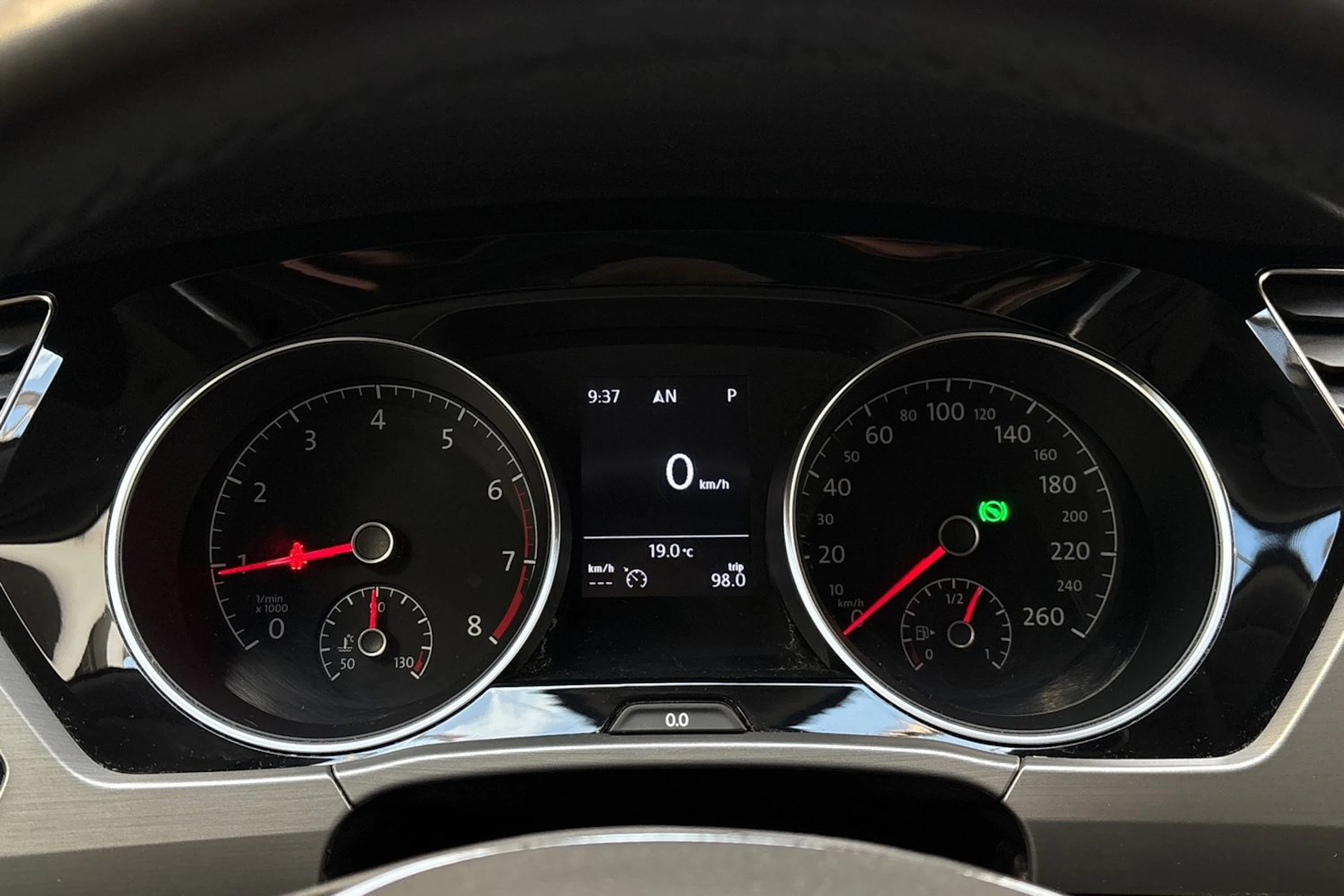 valkoinen Volkswagen Touran 2019 kuva 19.
