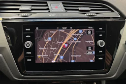 valkoinen Volkswagen Touran 2019 kuva 21.