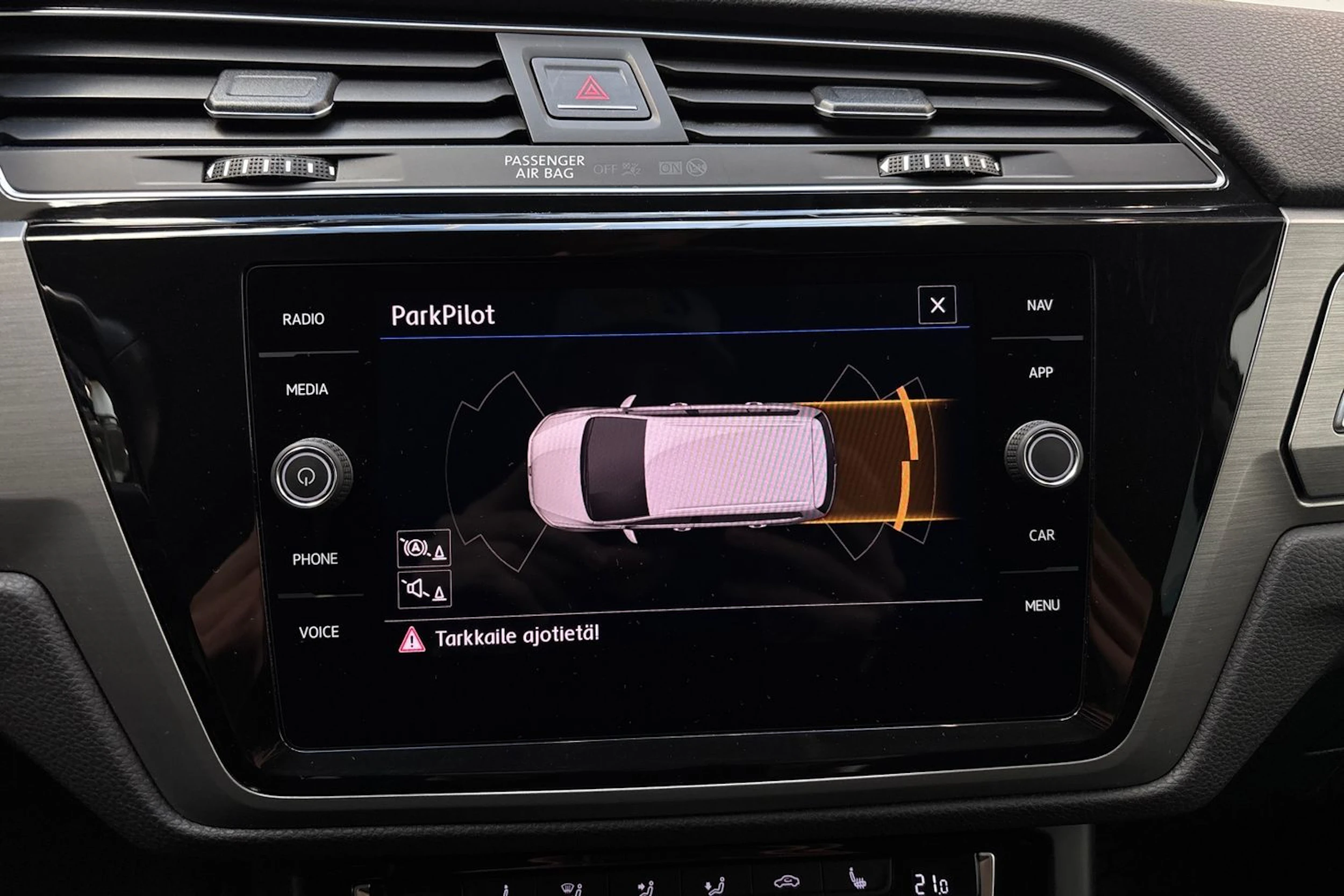 valkoinen Volkswagen Touran 2019 kuva 22.