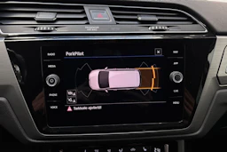 valkoinen Volkswagen Touran 2019 kuva 22.