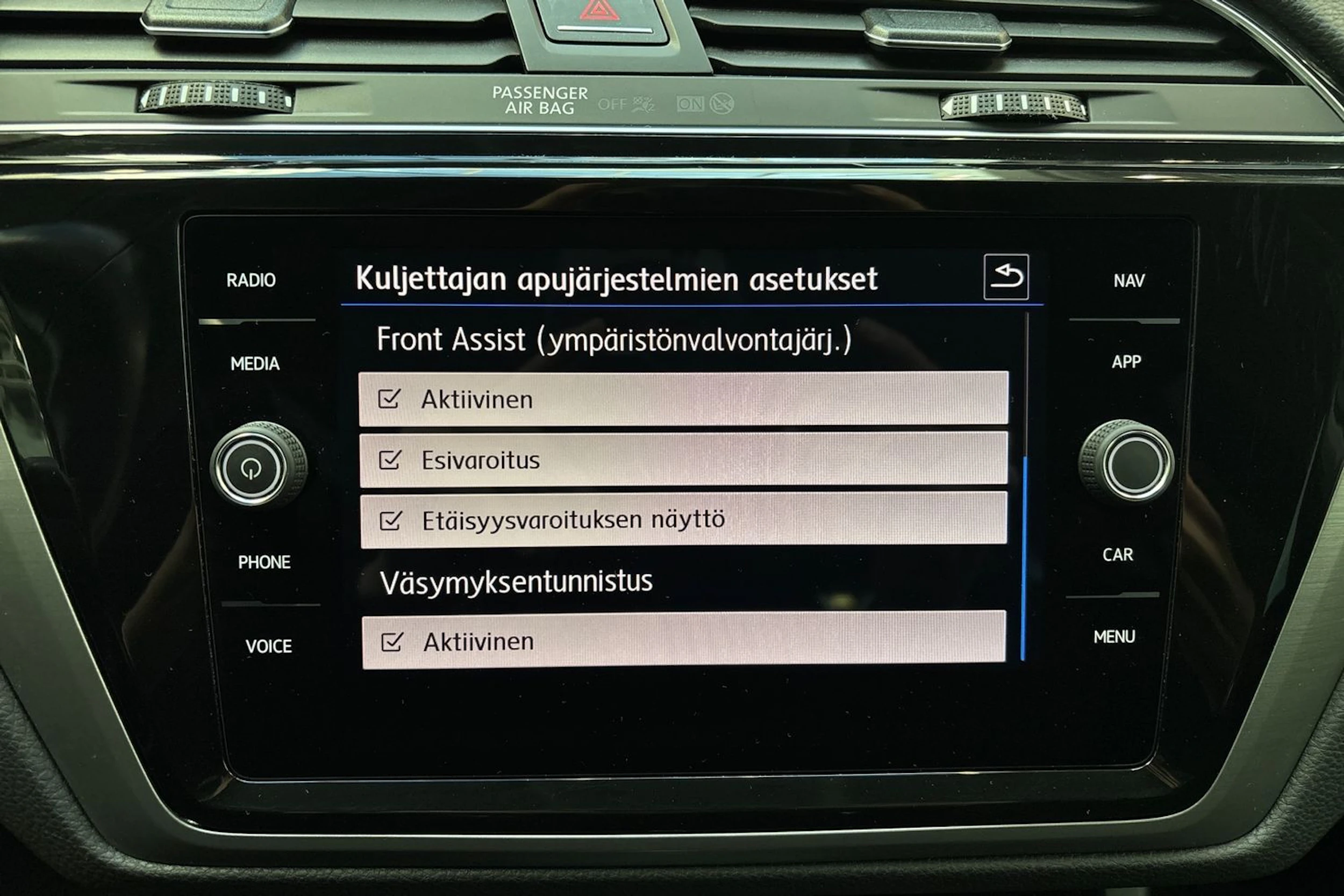 valkoinen Volkswagen Touran 2019 kuva 24.