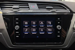 valkoinen Volkswagen Touran 2019 kuva 26.