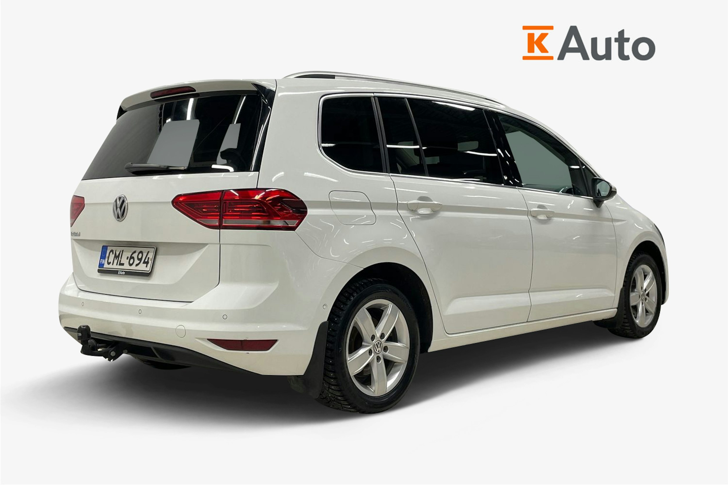 Valkoinen Volkswagen TOURAN 2019 kuva 2.