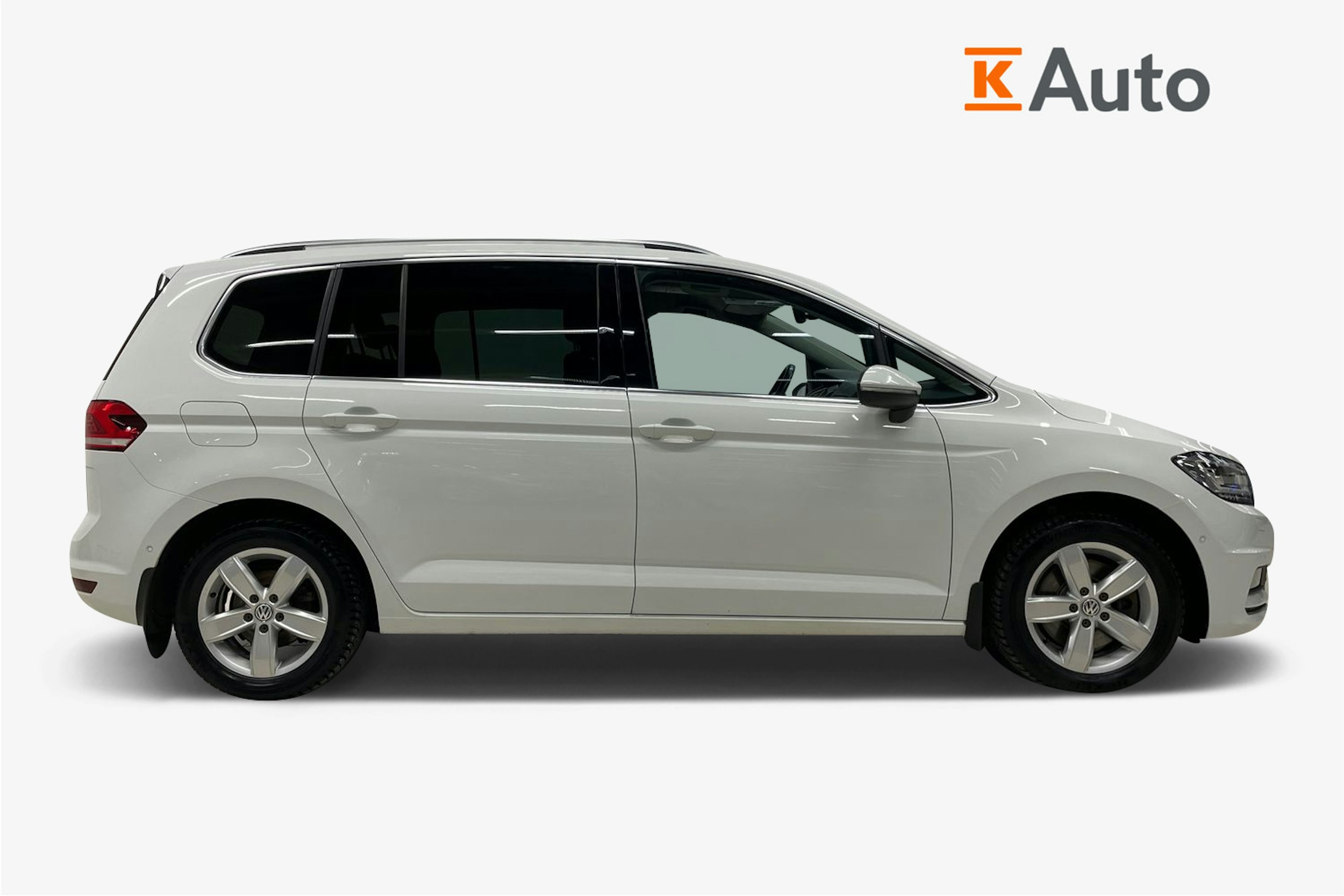 Valkoinen Volkswagen TOURAN 2019 kuva 6.