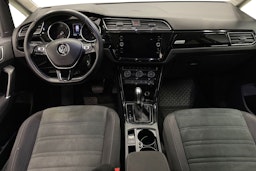 Valkoinen Volkswagen TOURAN 2019 kuva 9.