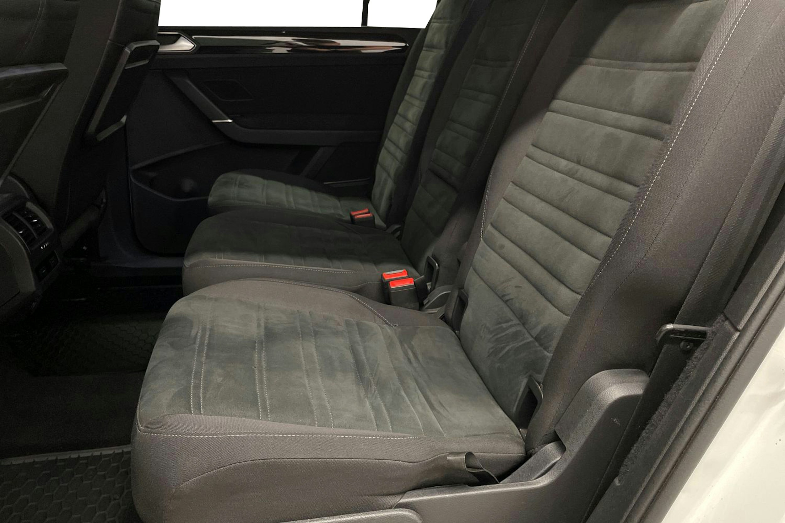 Valkoinen Volkswagen TOURAN 2019 kuva 10.