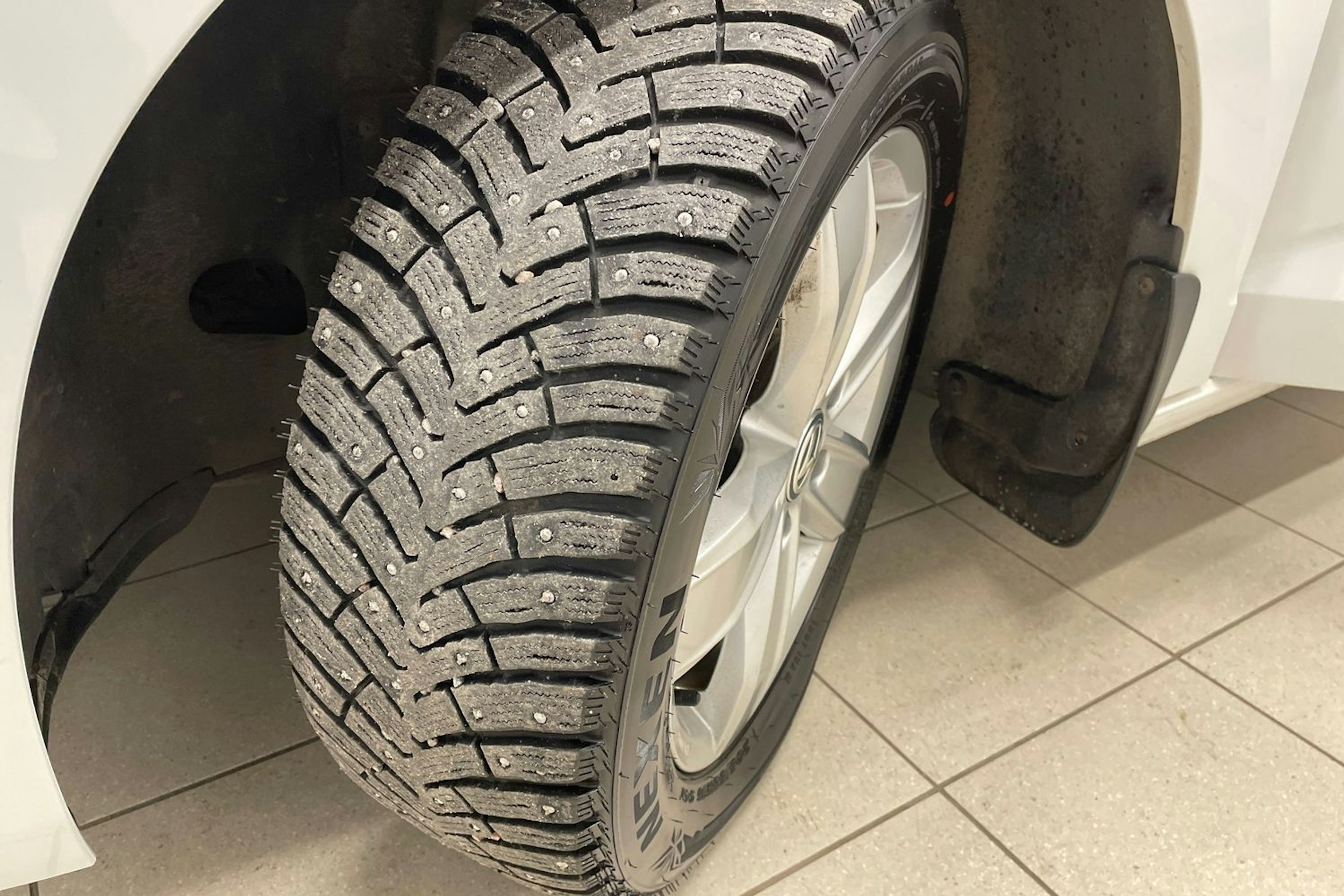 Valkoinen Volkswagen TOURAN 2019 kuva 13.