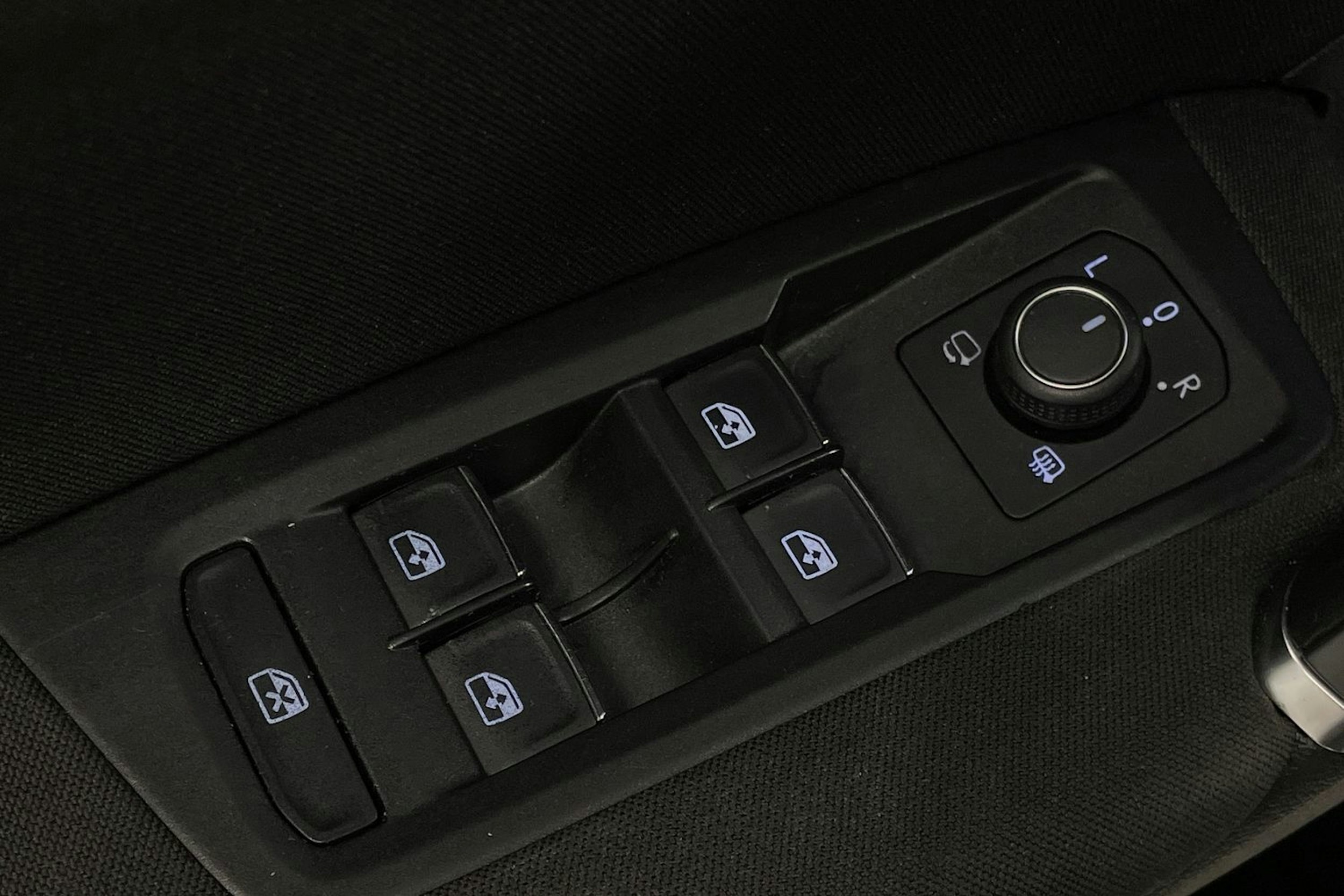 Valkoinen Volkswagen TOURAN 2019 kuva 14.