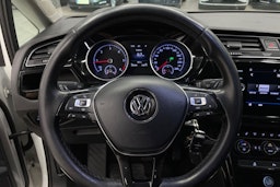 Valkoinen Volkswagen TOURAN 2019 kuva 15.