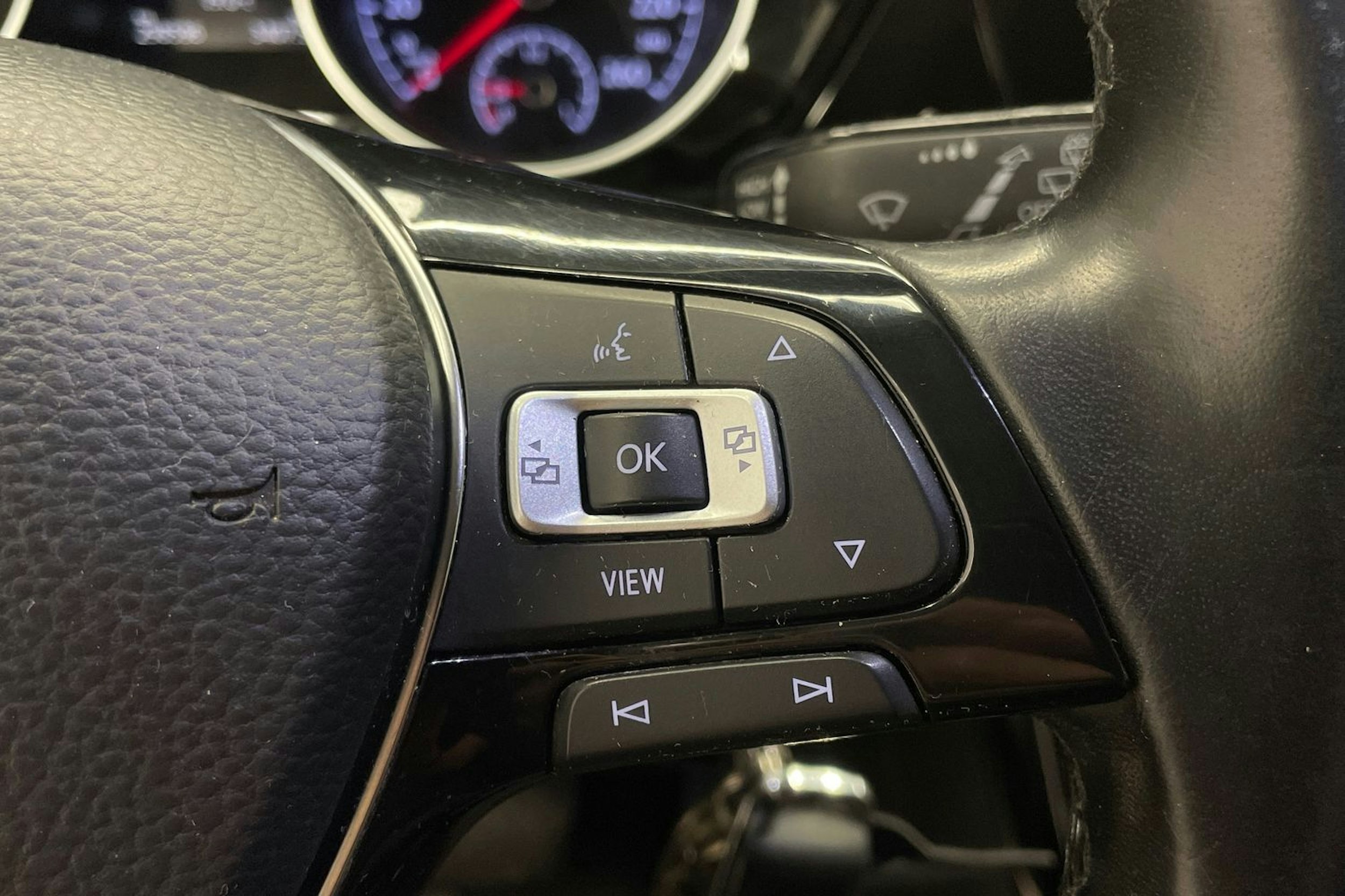 Valkoinen Volkswagen TOURAN 2019 kuva 17.