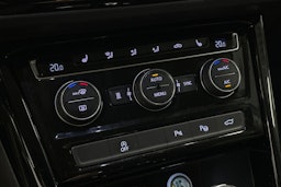 Valkoinen Volkswagen TOURAN 2019 kuva 19.