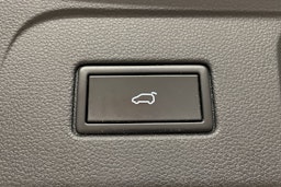 Valkoinen Volkswagen TOURAN 2019 kuva 23.