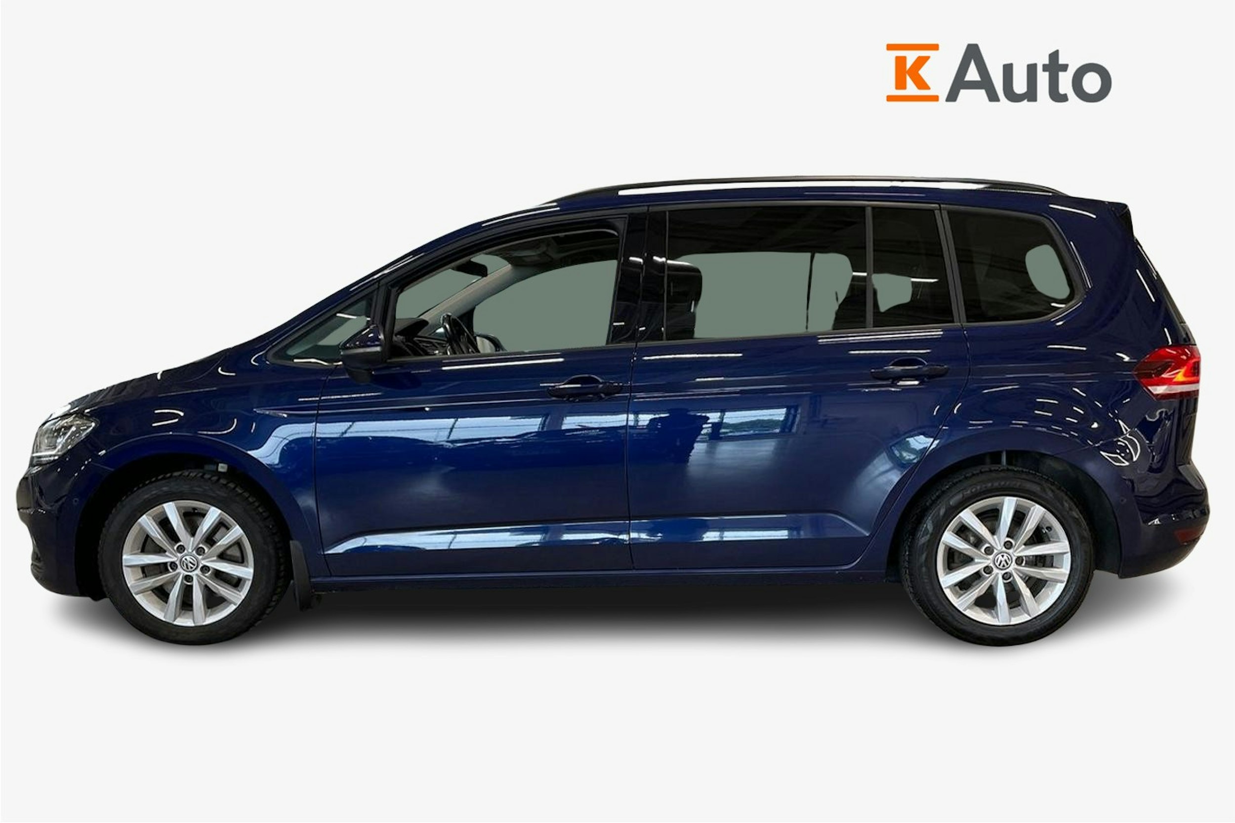 sininen Volkswagen Touran 2019 kuva 6.