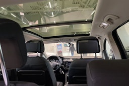 sininen Volkswagen Touran 2019 kuva 16.