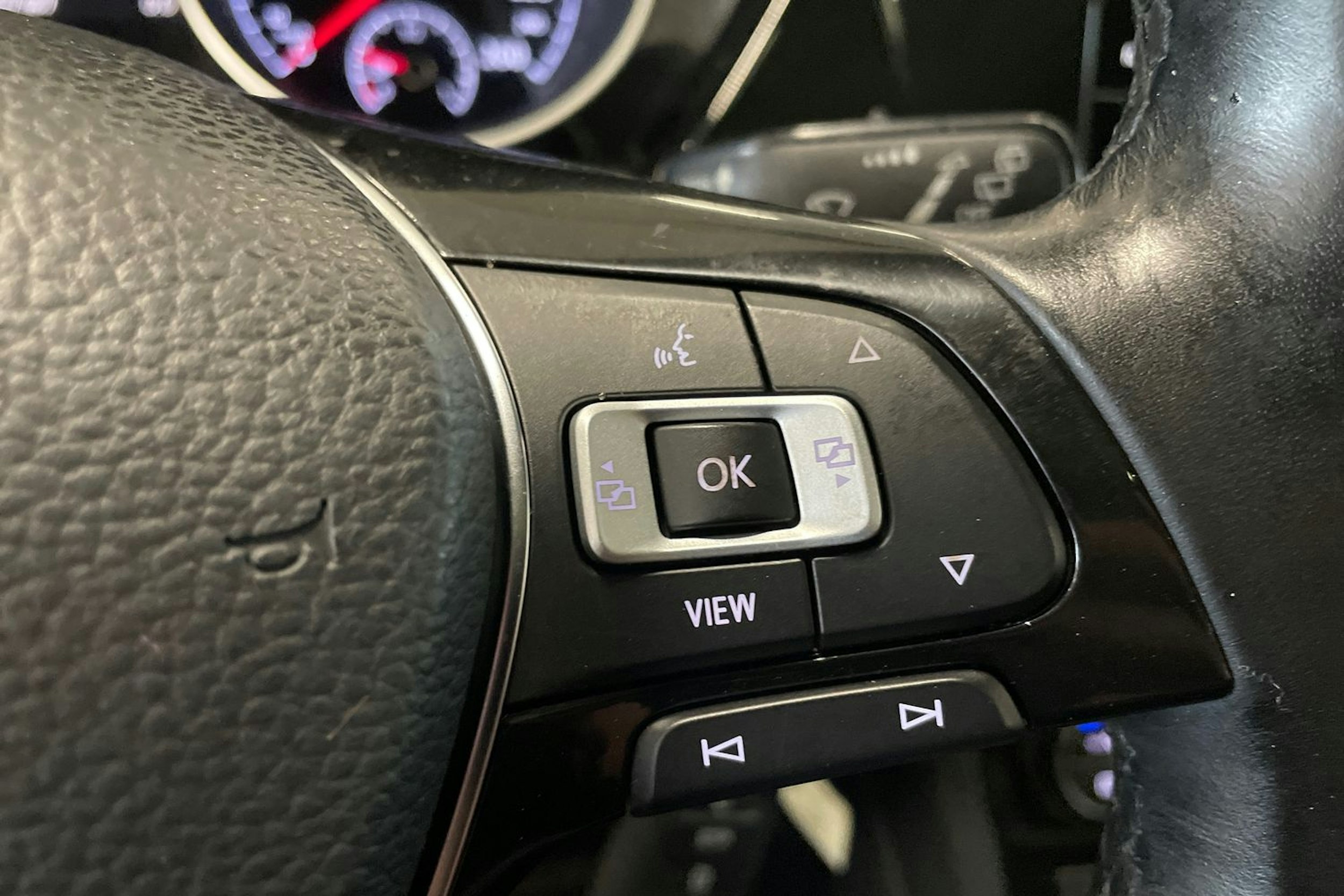sininen Volkswagen Touran 2019 kuva 18.