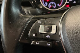 sininen Volkswagen Touran 2019 kuva 19.