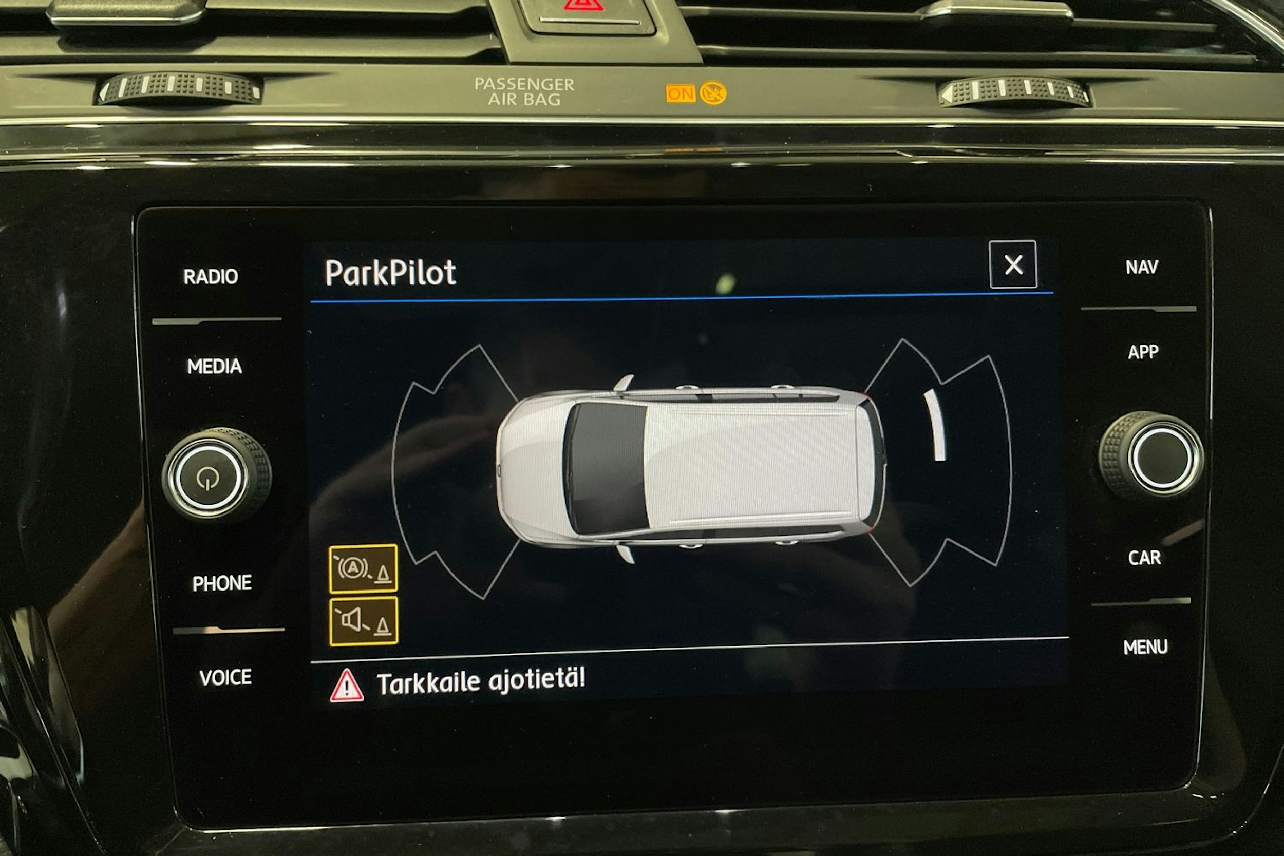 sininen Volkswagen Touran 2019 kuva 22.