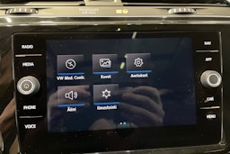 sininen Volkswagen Touran 2019 kuva 24.
