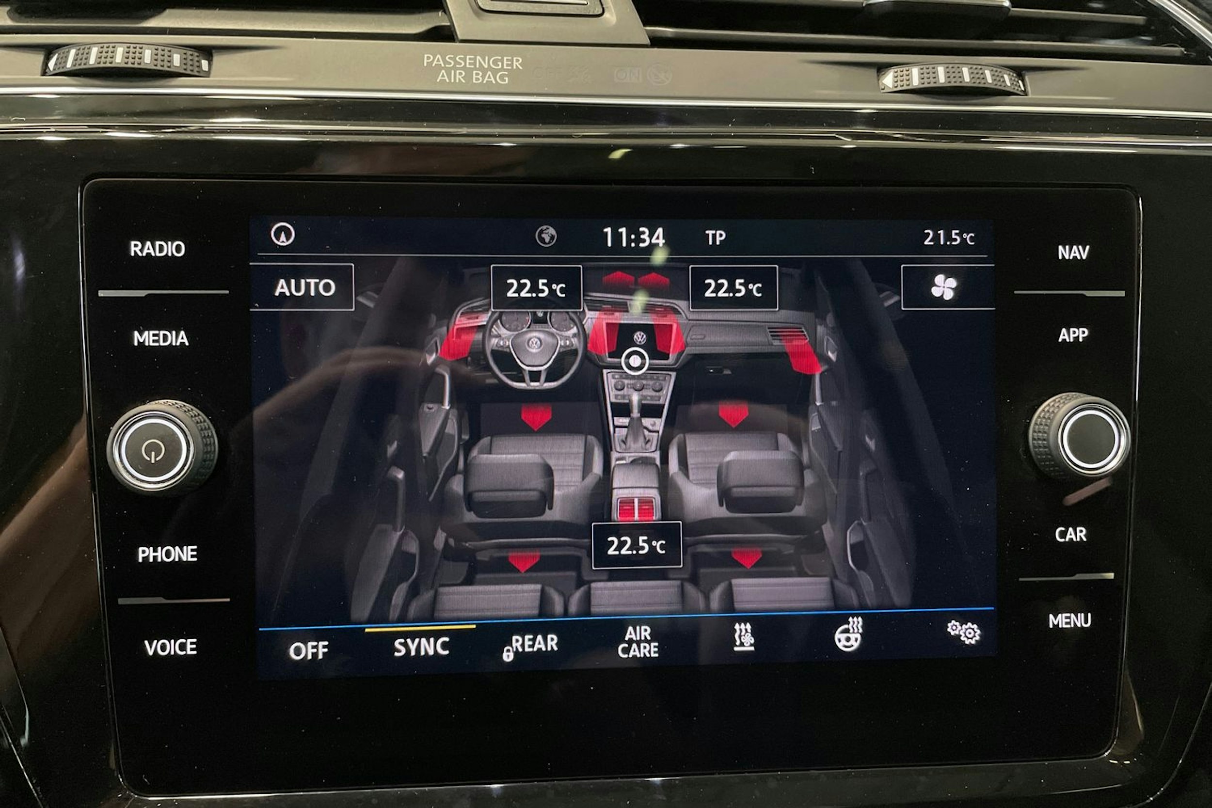 sininen Volkswagen Touran 2019 kuva 29.