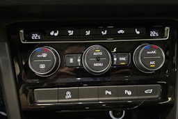 sininen Volkswagen Touran 2019 kuva 31.