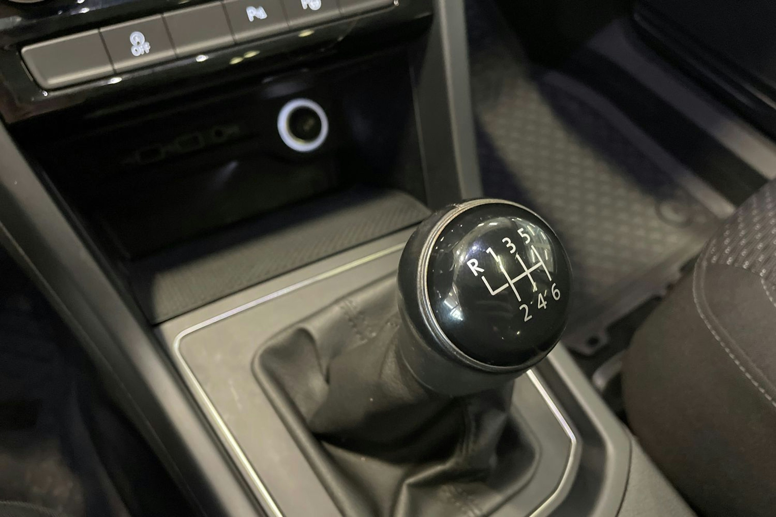 sininen Volkswagen Touran 2019 kuva 32.