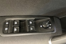 sininen Volkswagen Touran 2019 kuva 34.