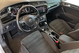 Valkoinen Volkswagen TOURAN 2019 kuva 7.