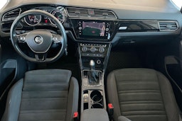 Valkoinen Volkswagen TOURAN 2019 kuva 9.