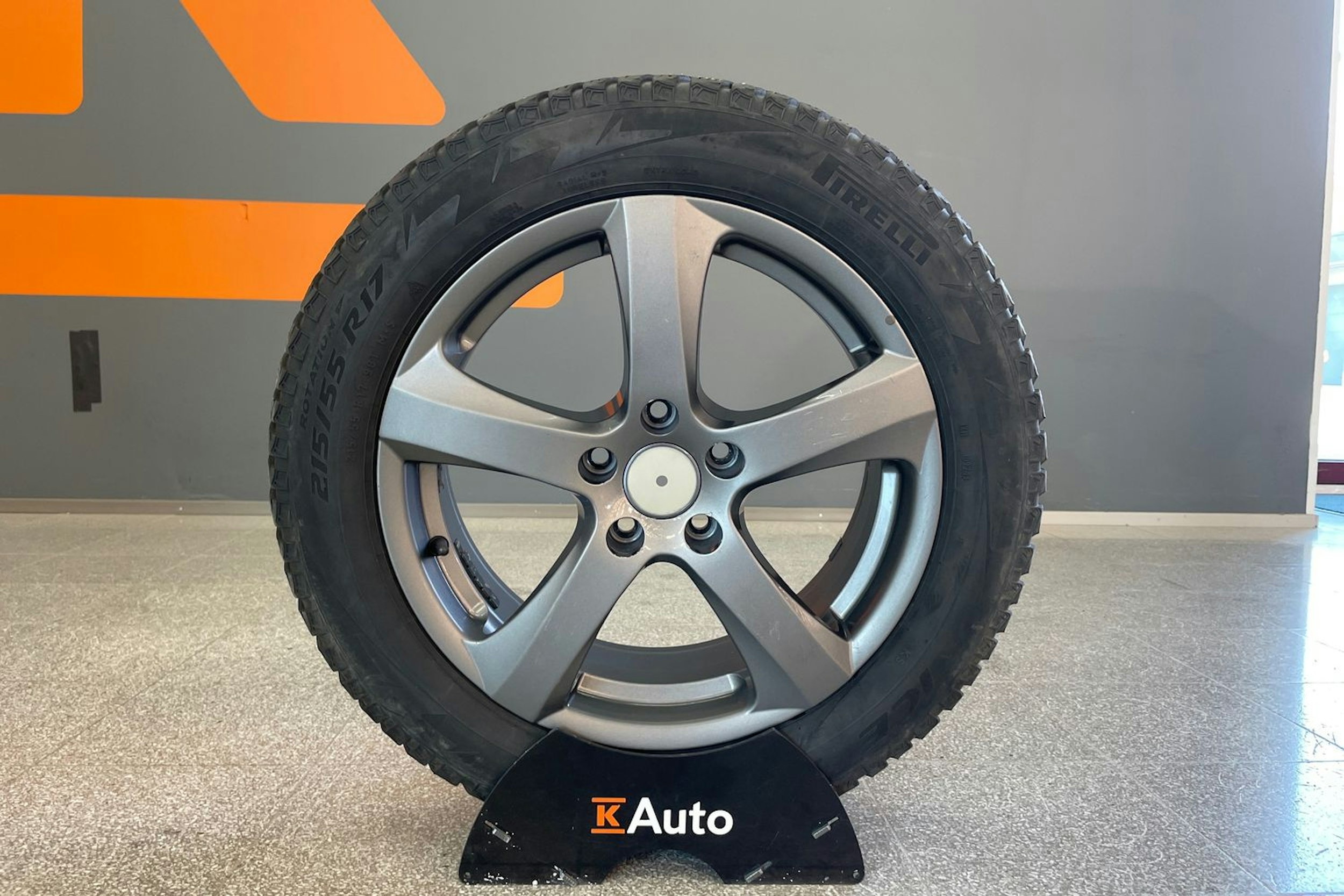 Valkoinen Volkswagen TOURAN 2019 kuva 13.