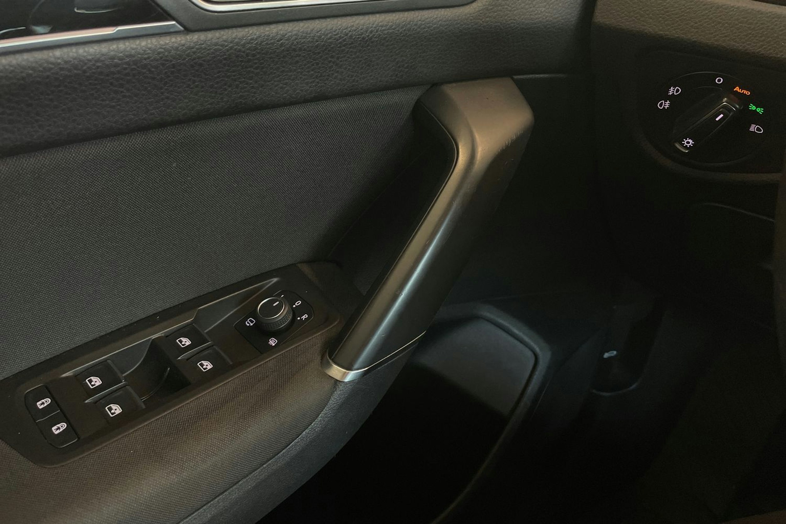 Valkoinen Volkswagen TOURAN 2019 kuva 17.