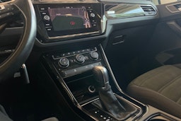 Valkoinen Volkswagen TOURAN 2019 kuva 18.