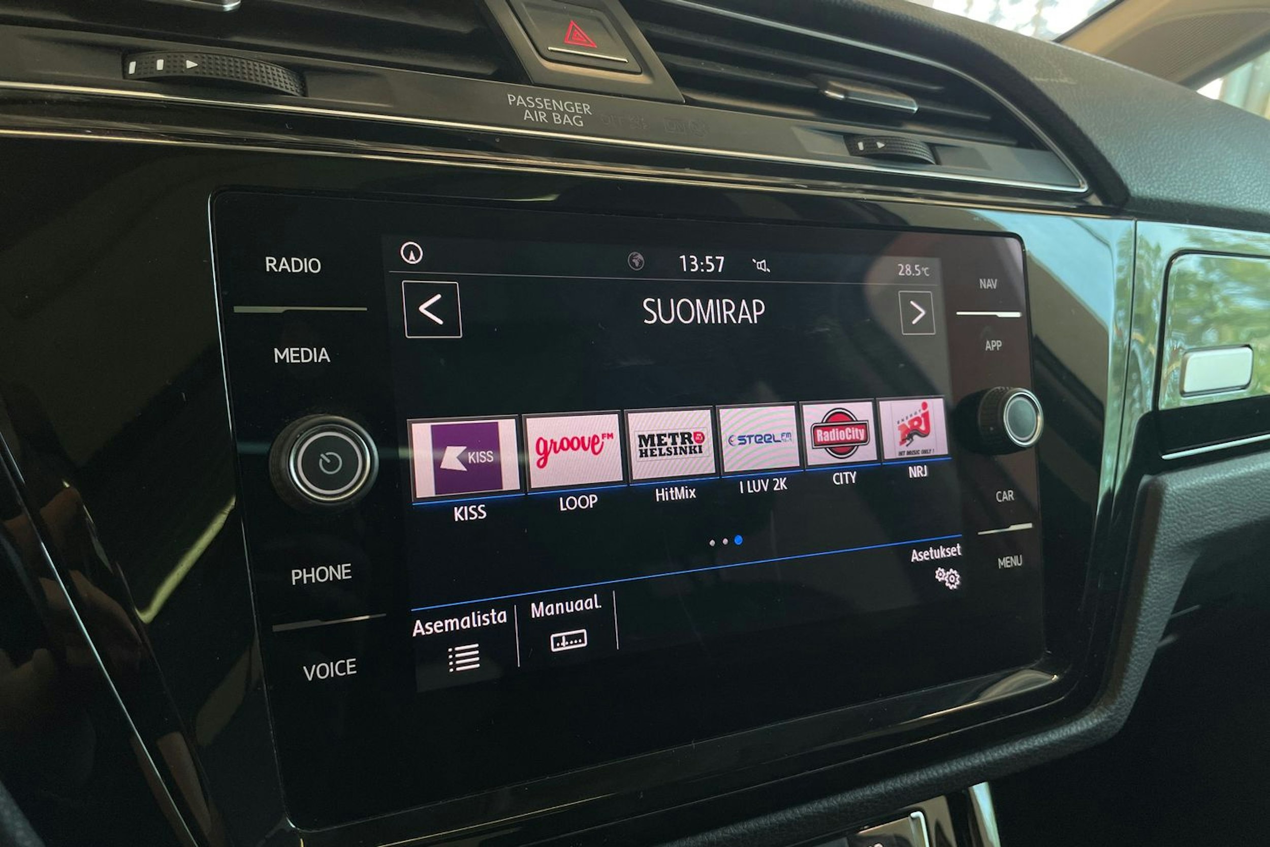 Valkoinen Volkswagen TOURAN 2019 kuva 19.