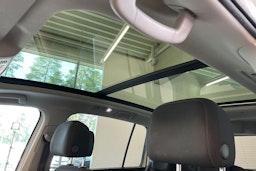 Valkoinen Volkswagen TOURAN 2019 kuva 24.