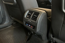Valkoinen Volkswagen TOURAN 2019 kuva 28.