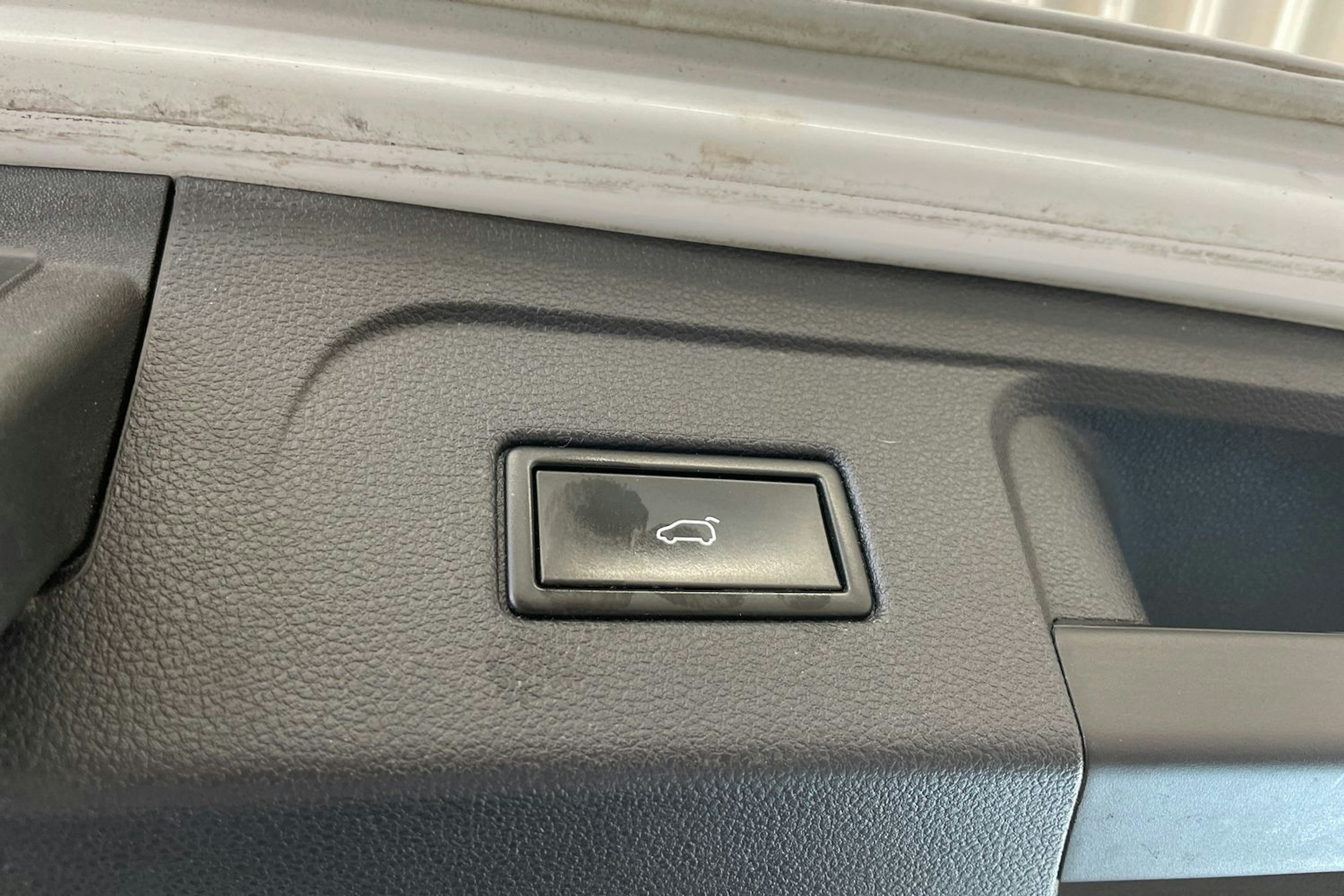 Valkoinen Volkswagen TOURAN 2019 kuva 31.