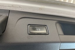Valkoinen Volkswagen TOURAN 2019 kuva 31.