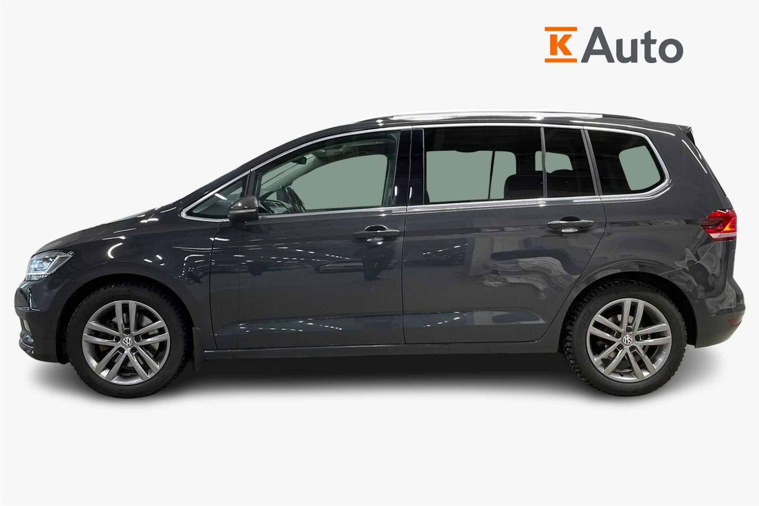 harmaa Volkswagen Touran 2019 kuva 5.