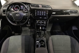 harmaa Volkswagen Touran 2019 kuva 7.