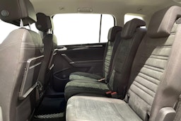 harmaa Volkswagen Touran 2019 kuva 8.