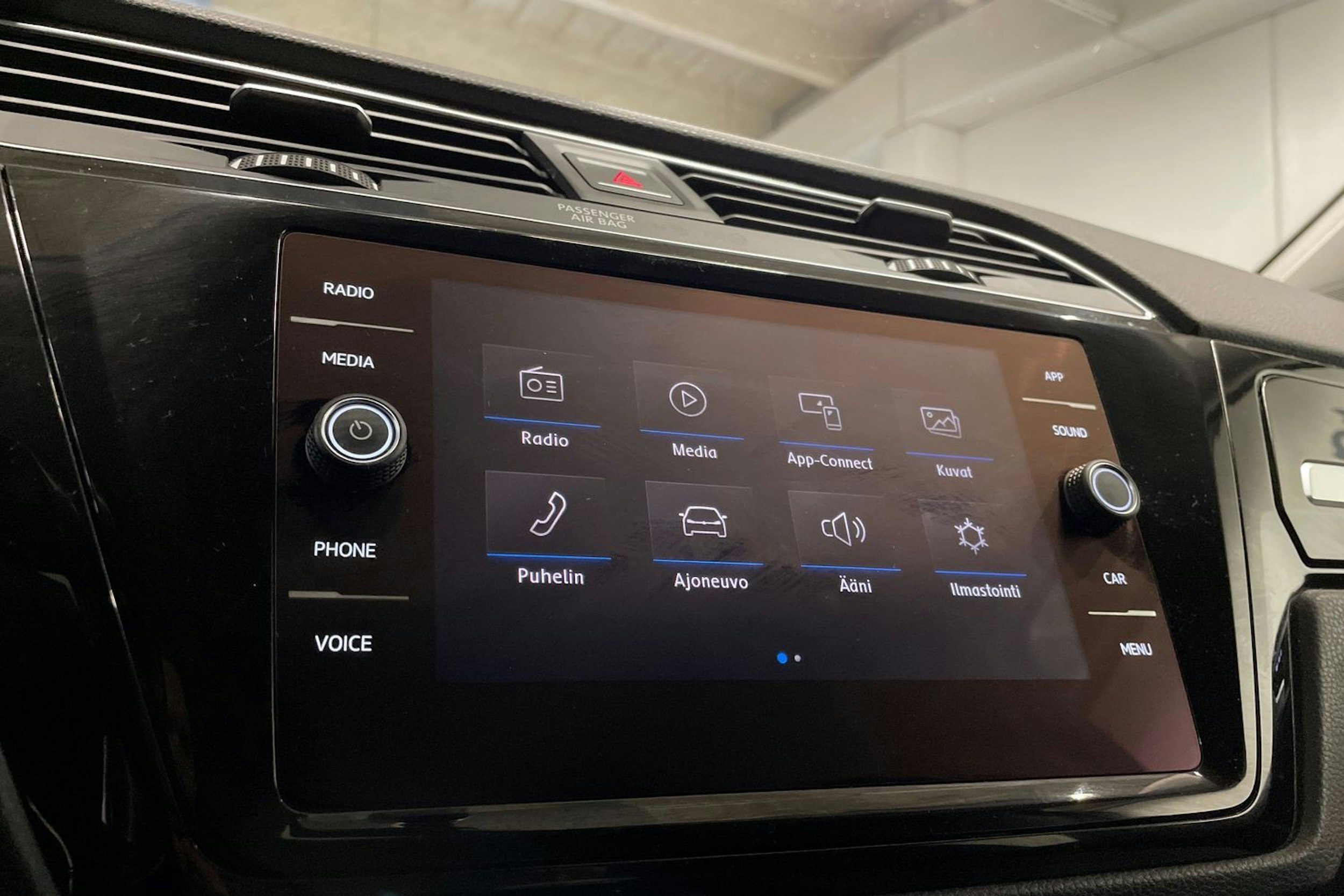 harmaa Volkswagen Touran 2019 kuva 14.