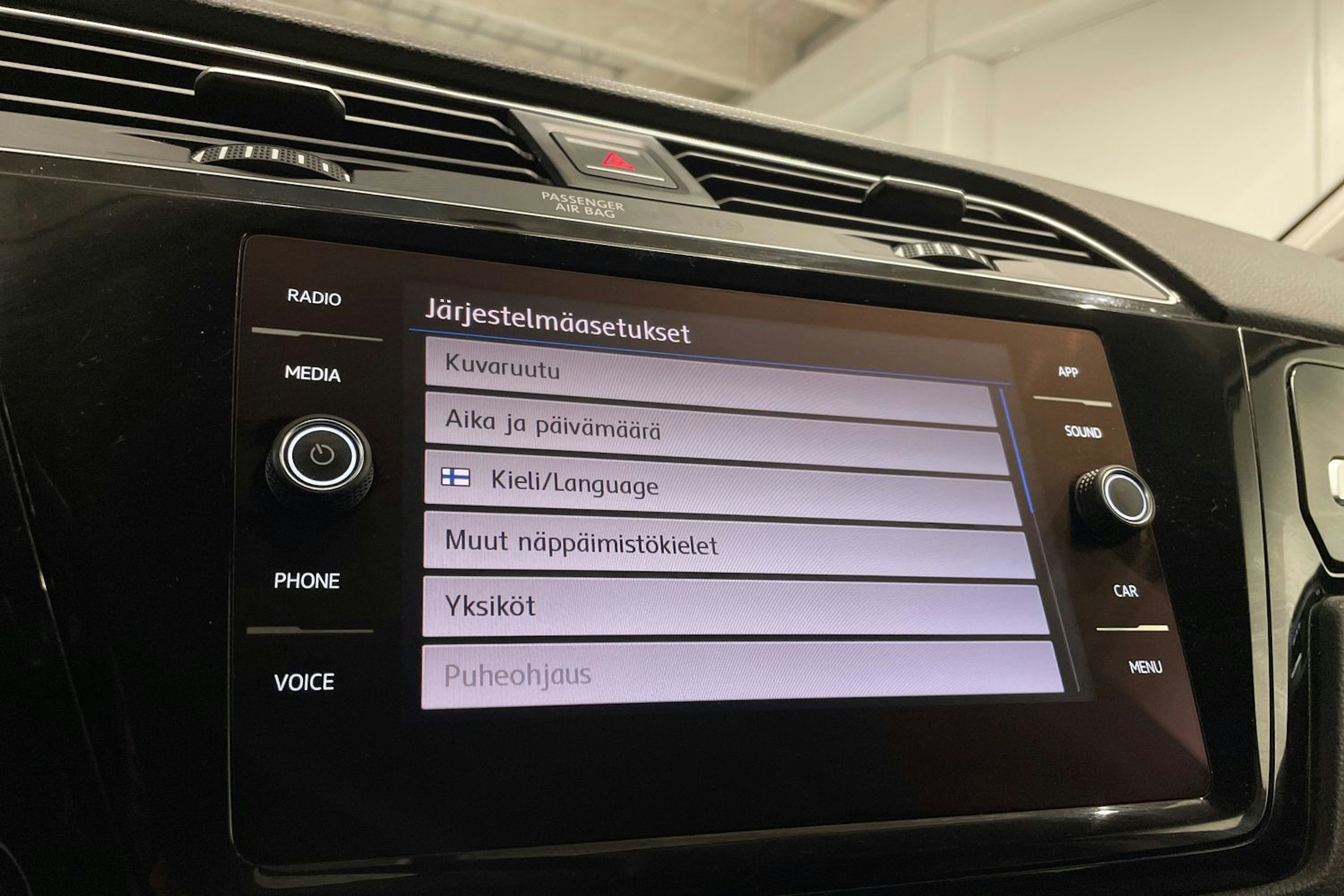 harmaa Volkswagen Touran 2019 kuva 15.